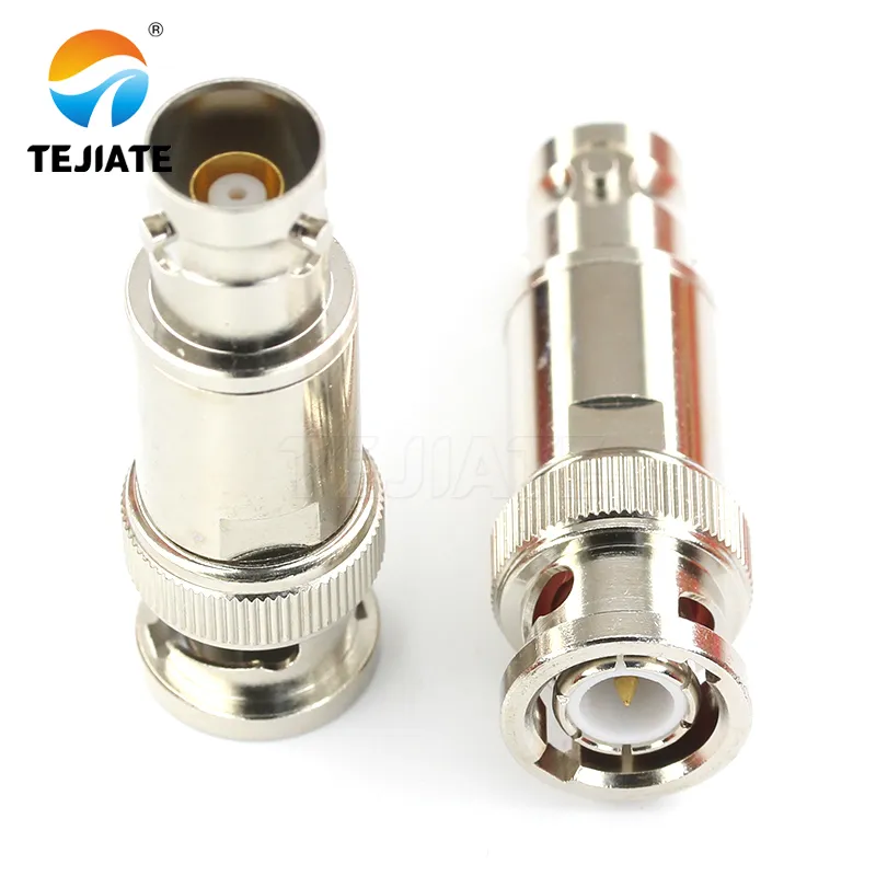 Bayonet style RF connector with twist-lock feature