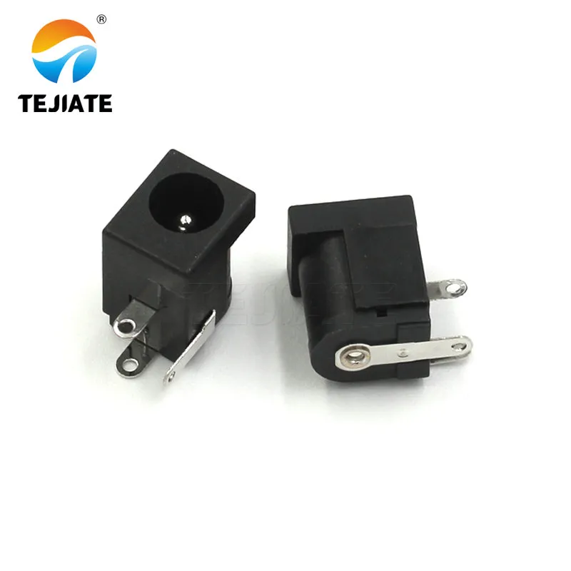 DC barrel plug for power supply connections in devices