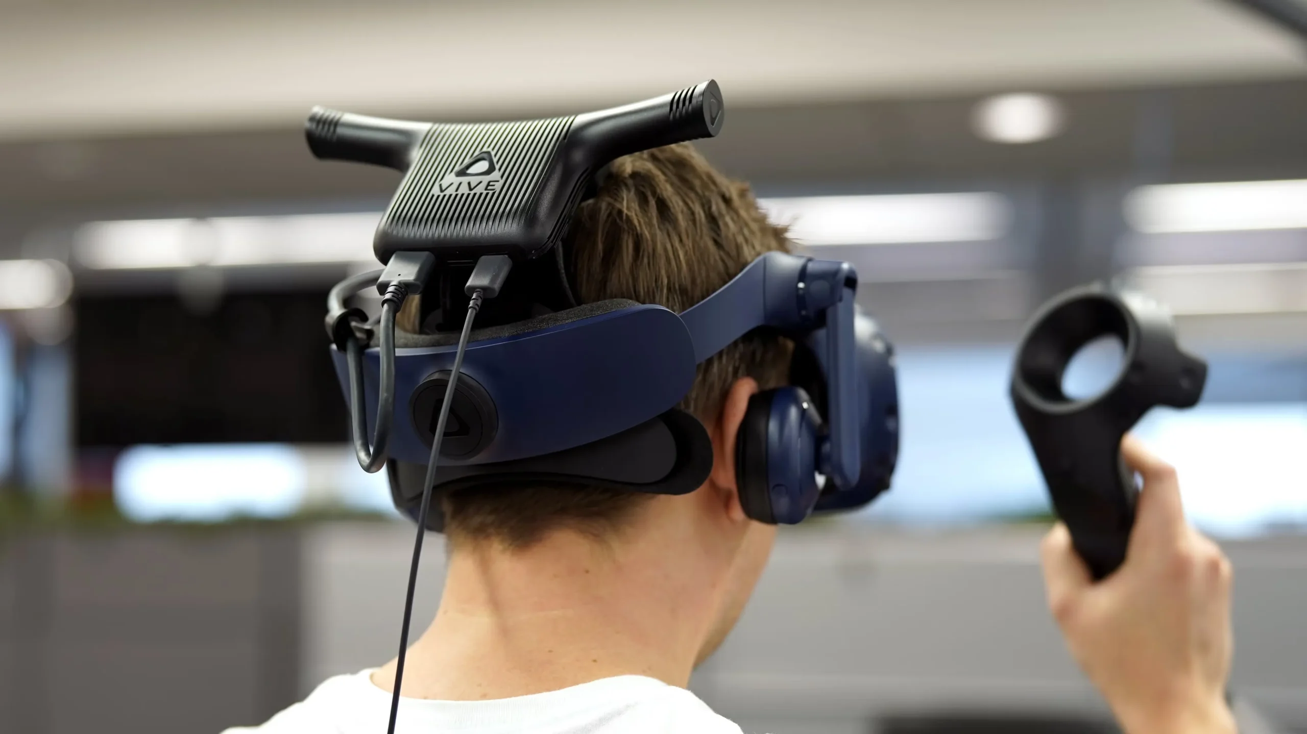 mmWave for Low-Latency VR Headset Communication mmWave technology application in VR headset wireless connectivity