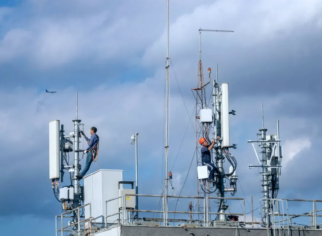 Rooftop Cell Site — Where 7/16 DIN (L29) Connectors Are Used Rooftop cell site technicians servicing macro antennas where 7/16 DIN (L29) DIN coaxial connectors are typically used
