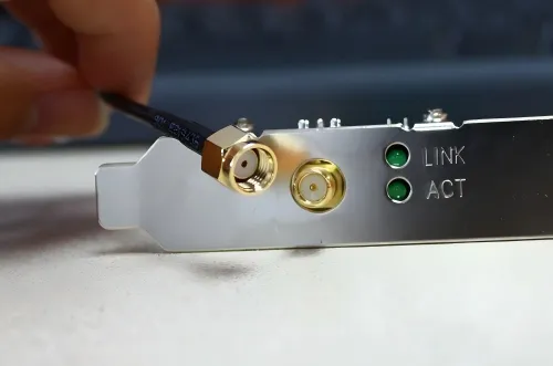Diagram showing correct matching of antenna and cable ports. Diagram showing correct matching of antenna and cable ports.
