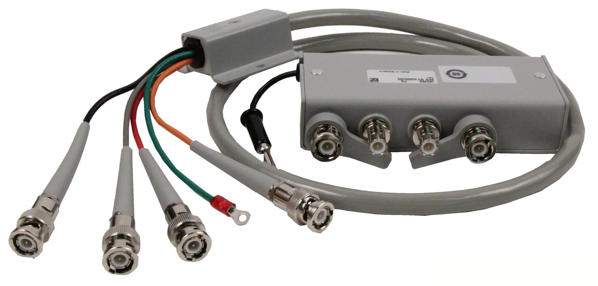 An illustration emphasizing that each connector or adapter introduces approximately 0.2 dB of signal loss, warning of the cumulative impact of too many interfaces. An illustration emphasizing that each connector or adapter introduces approximately 0.2 dB of signal loss, warning of the cumulative impact of too many interfaces.