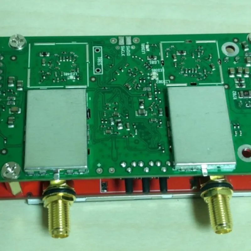 Detailed implementation diagram of two connector options (Panel SMA feedthrough and internal U.FL), including mechanical fixation and loss explanation Detailed implementation diagram of two connector options (Panel SMA feedthrough and internal U.FL), including mechanical fixation and loss explanation