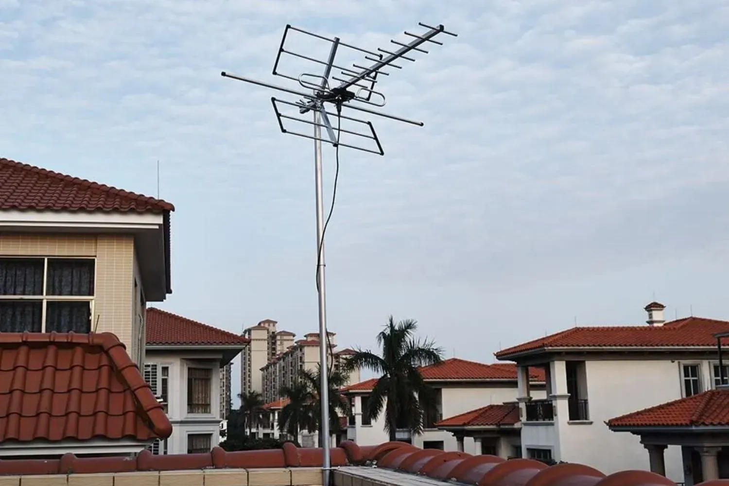Overview of outdoor omnidirectional antennas deployed long-term on rooftops, masts, and gateways.