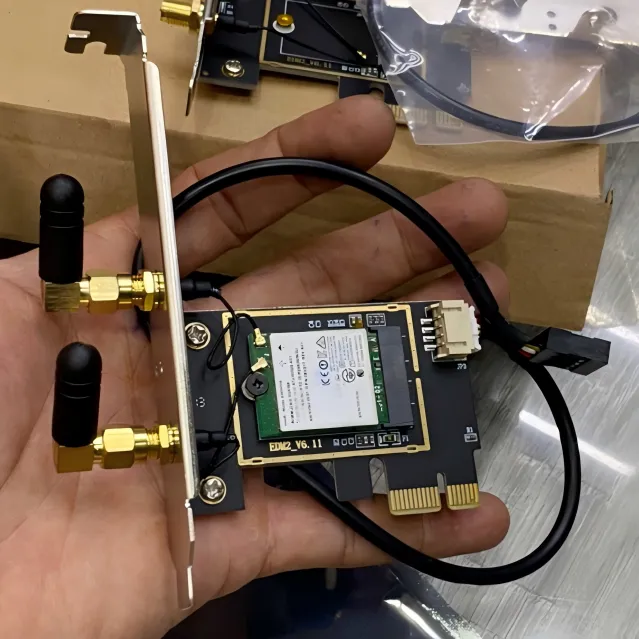 SMA Bulkhead与Flange面板安装连接器选型概览图 / Overview of SMA Bulkhead vs Flange panel-mount connector selection.
