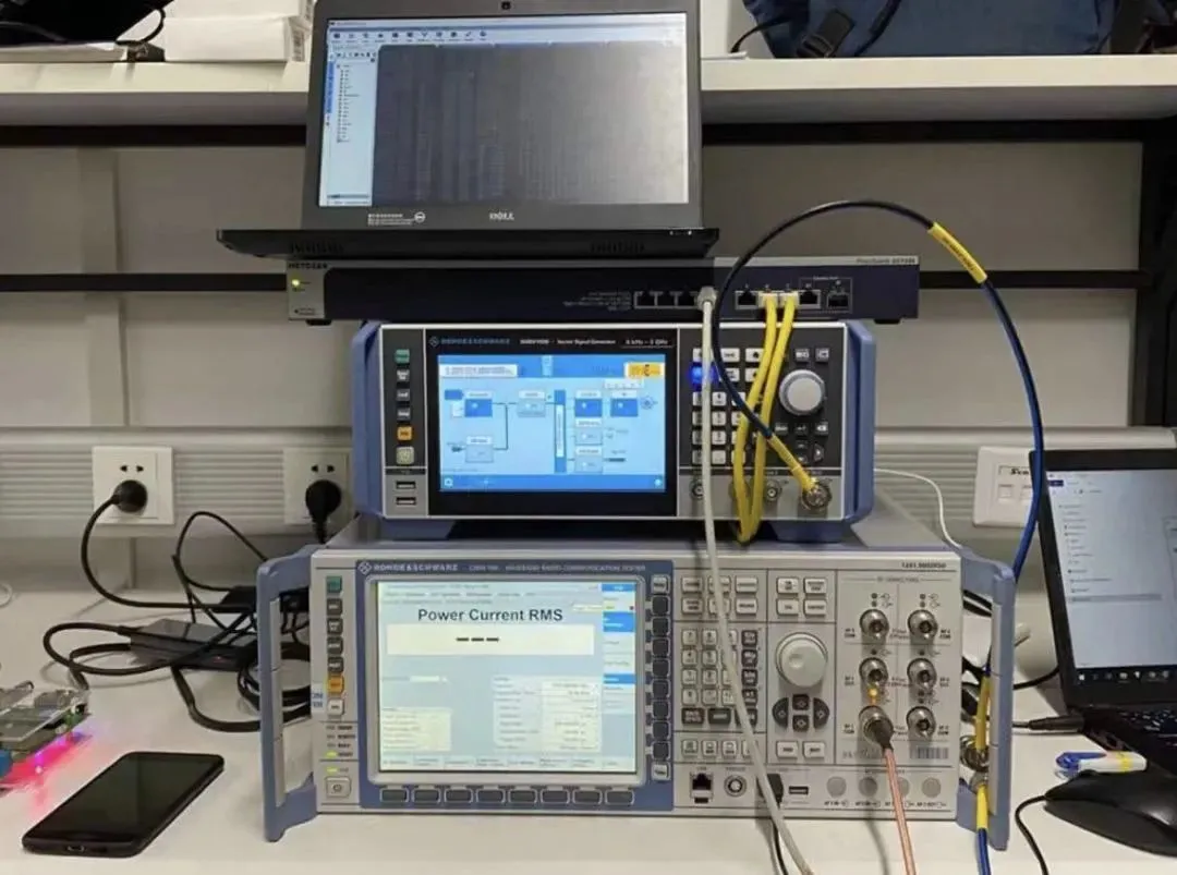 Schematic diagram of measuring FPC antenna return loss using a Vector Network Analyzer (VNA) in a non-anechoic chamber environment, showing the depth of attenuation near the resonant frequency. Schematic diagram of measuring FPC antenna return loss using a Vector Network Analyzer (VNA) in a non-anechoic chamber environment, showing the depth of attenuation near the resonant frequency.