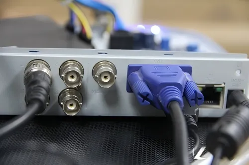 Diagram illustrating the diverse applications of BNC connectors across video surveillance, broadcast, and RF test equipment. Diagram illustrating the diverse applications of BNC connectors across video surveillance, broadcast, and RF test equipment.