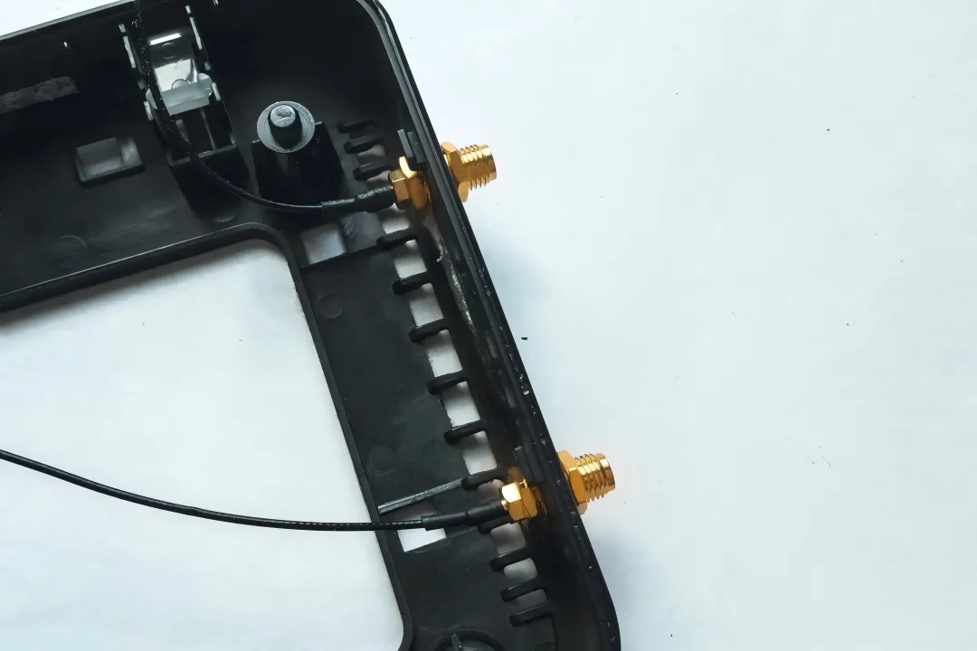 Diagram illustrating the seemingly minor yet critical impact of an SMA extension cable in a wireless system. Diagram illustrating the seemingly minor yet critical impact of an SMA extension cable in a wireless system.