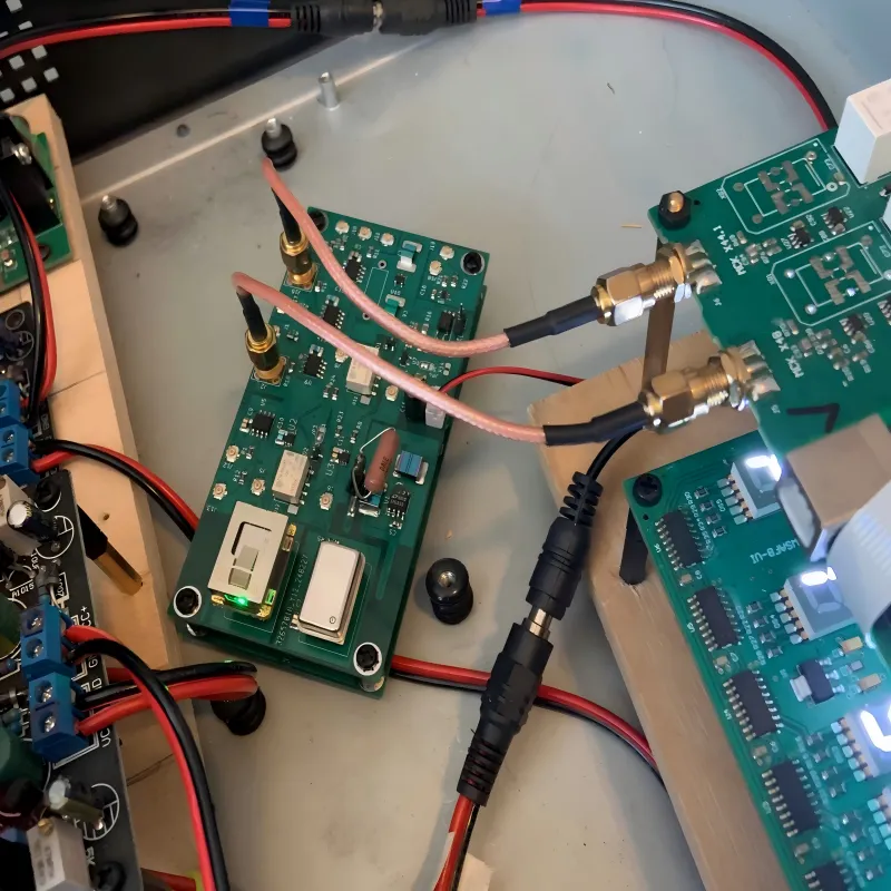 Diagram showing typical RF signal path with SMA RF cable Diagram showing typical RF signal path with SMA RF cable