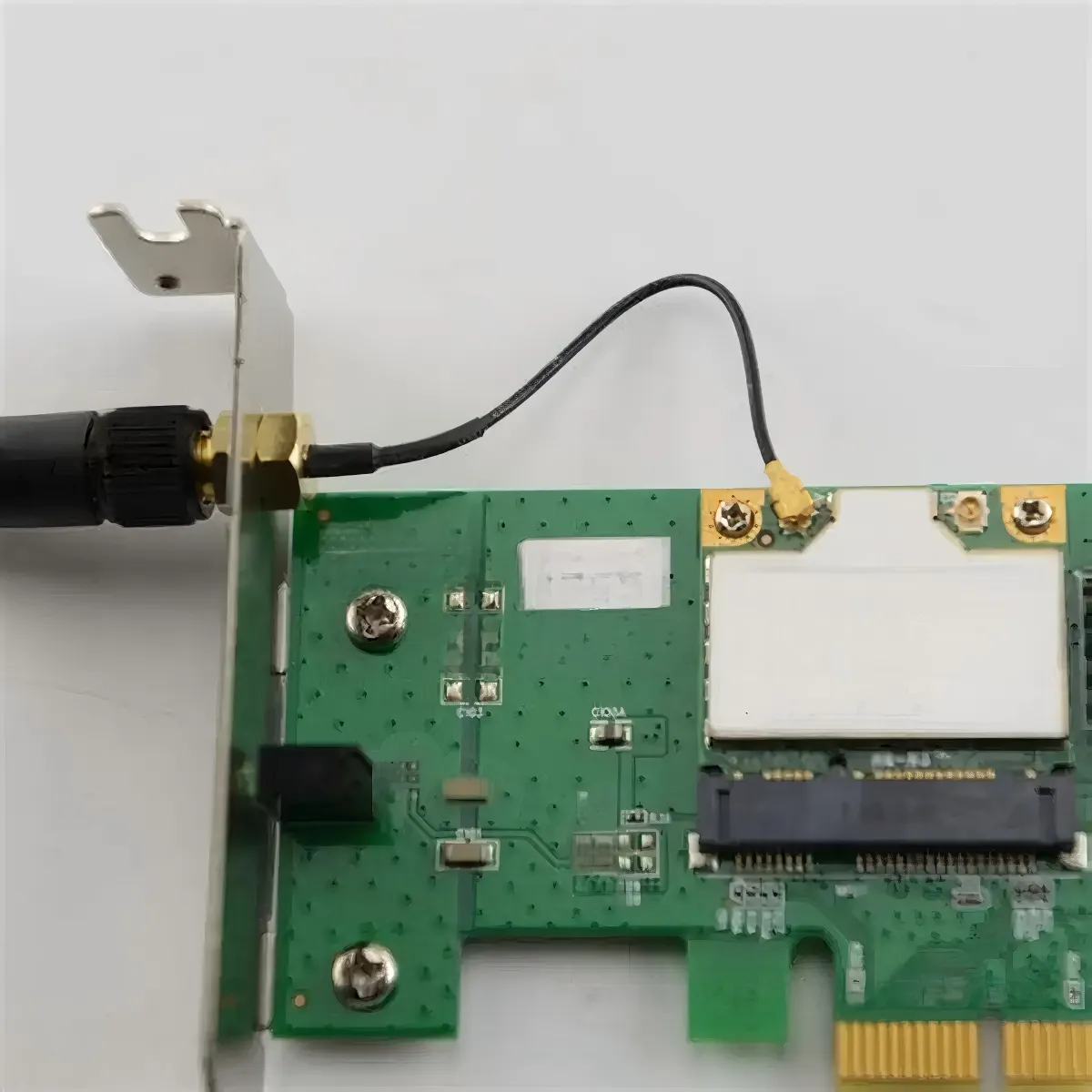 Diagram showing SMA RF cable connecting a radio module to an antenna Diagram showing SMA RF cable connecting a radio module to an antenna