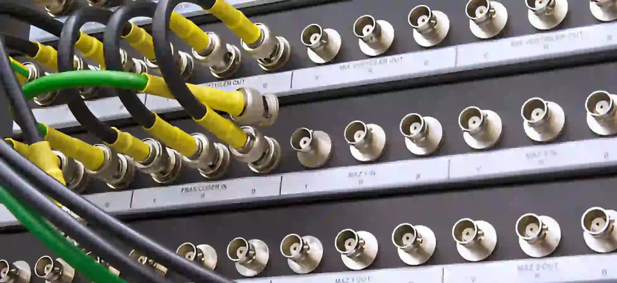A chart mapping video formats—Analog CVBS, HD-SDI, 3G/6G/12G-SDI, and broadcast links—to their primary stress points on cables, such as shielding, impedance consistency, and frequency-dependent loss. A chart mapping video formats—Analog CVBS, HD-SDI, 3G/6G/12G-SDI, and broadcast links—to their primary stress points on cables, such as shielding, impedance consistency, and frequency-dependent loss.