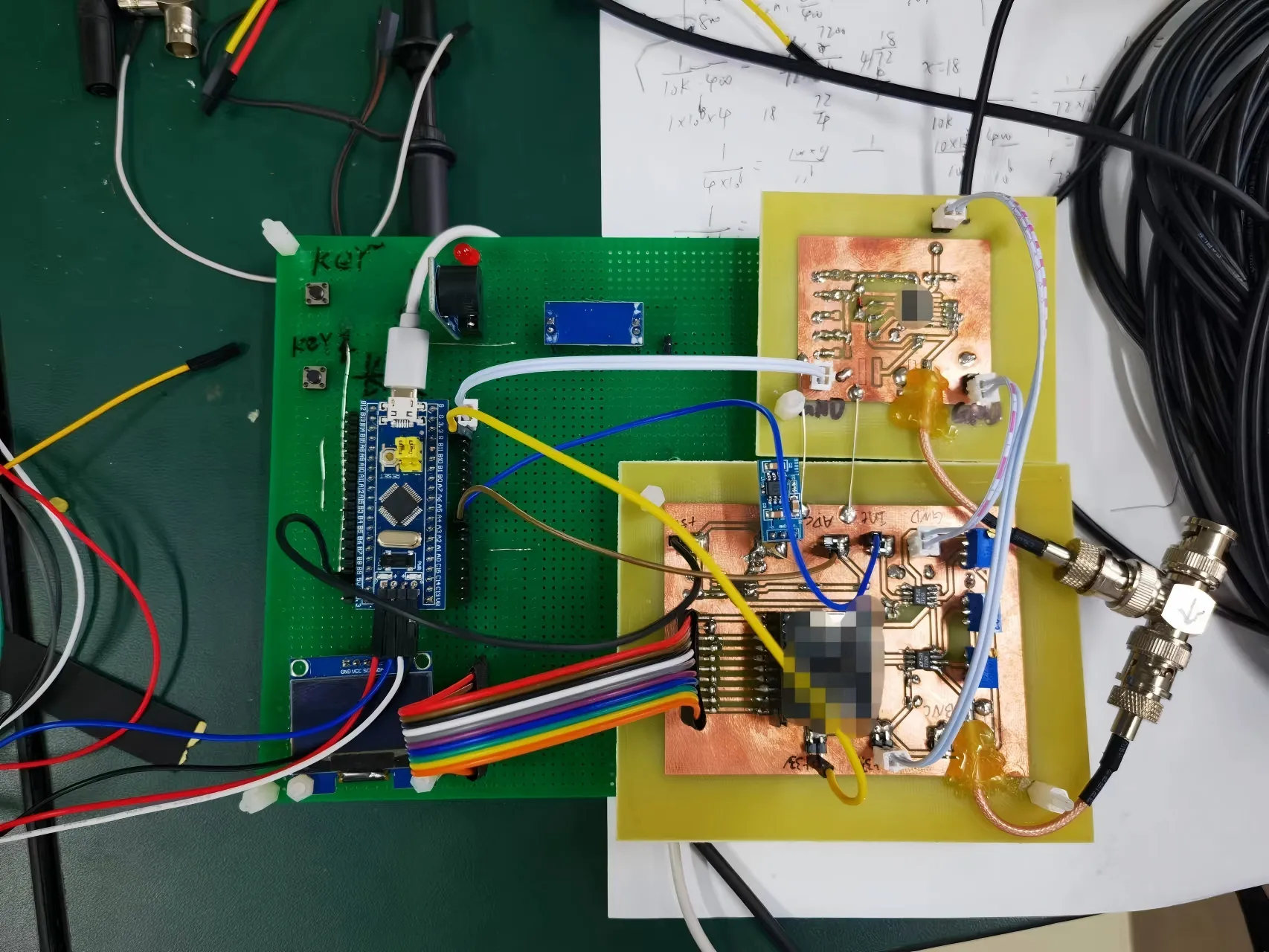 Conceptual diagram showing 50-ohm coaxial cable connecting a radio module to an antenna Conceptual diagram showing 50-ohm coaxial cable connecting a radio module to an antenna