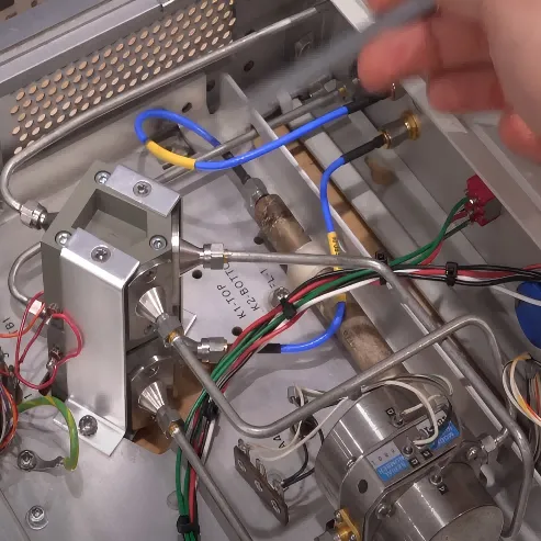 Diagram illustrating correct vs. incorrect cable bending near a connector, highlighting the critical zone Diagram illustrating correct vs. incorrect cable bending near a connector, highlighting the critical zone
