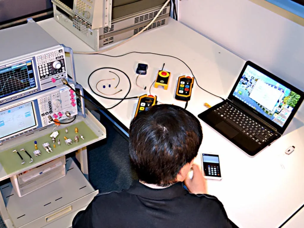 Diagram showing an SMA adapter cable connecting a small RF module to a spectrum analyzer, highlighting the transition Diagram showing an SMA adapter cable connecting a small RF module to a spectrum analyzer, highlighting the transition
