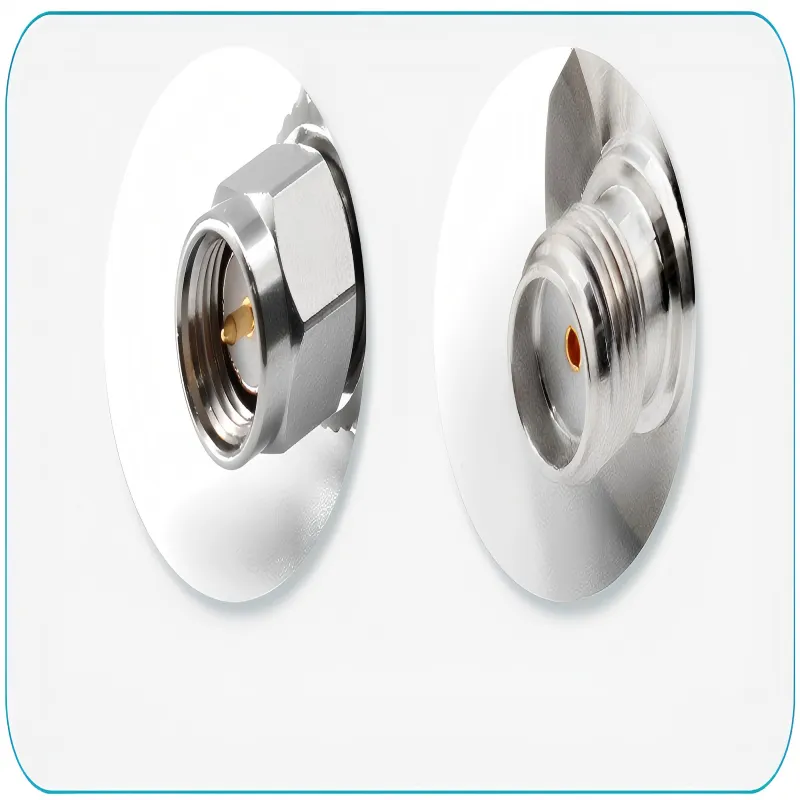 Comparison of SMA male and female connectors, showing thread and center conductor differences Comparison of SMA male and female connectors, showing thread and center conductor differences