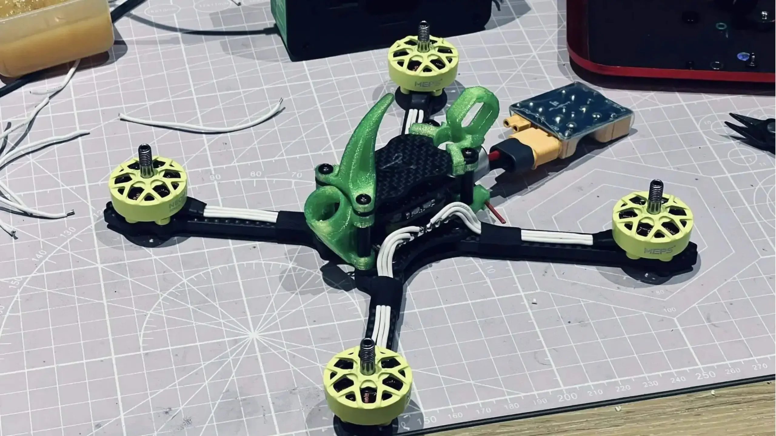 Product photo of a compact circularly polarized 5.8GHz FPV antenna with a protective molded housing and SMA connector Product photo of a compact circularly polarized 5.8GHz FPV antenna with a protective molded housing and SMA connector