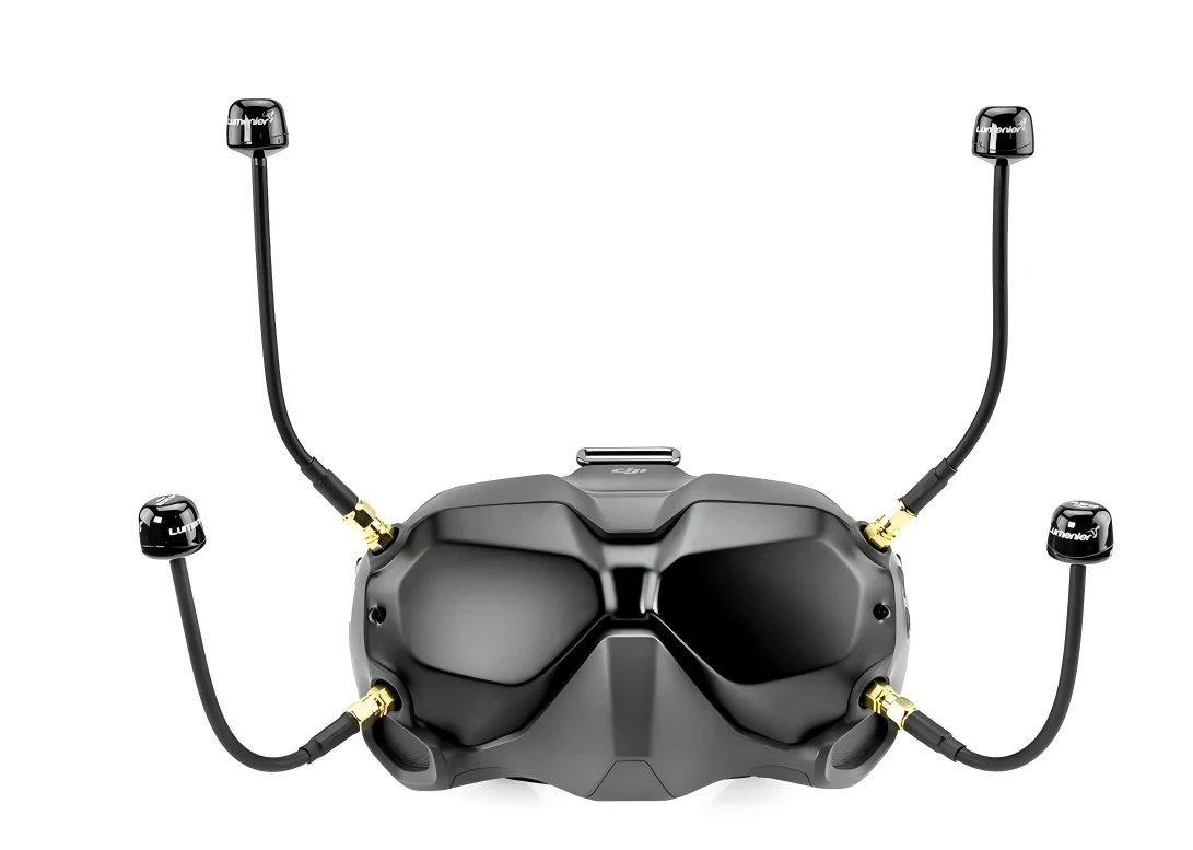 FPV goggles with four omni antennas for diversity receiver setup FPV goggles with four omni antennas for diversity receiver setup