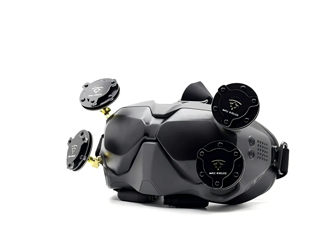 FPV goggles with multiple patch antennas for diversity reception FPV goggles with multiple patch antennas for diversity reception