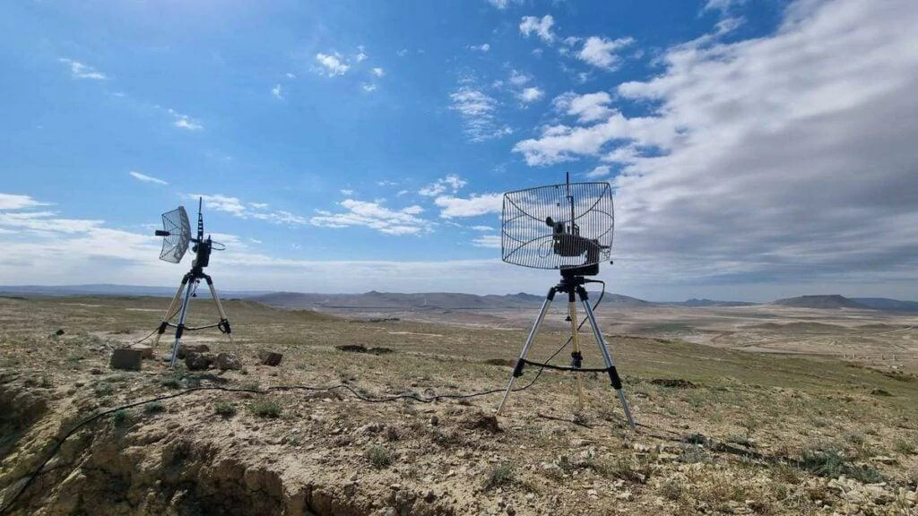 Outdoor FPV ground station with directional antennas on tripods for long range flight Outdoor FPV ground station with directional antennas on tripods for long range flight