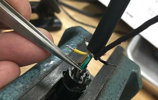 Circular connector wire soldering process for industrial cable assembly Circular connector wire soldering process for industrial cable assembly