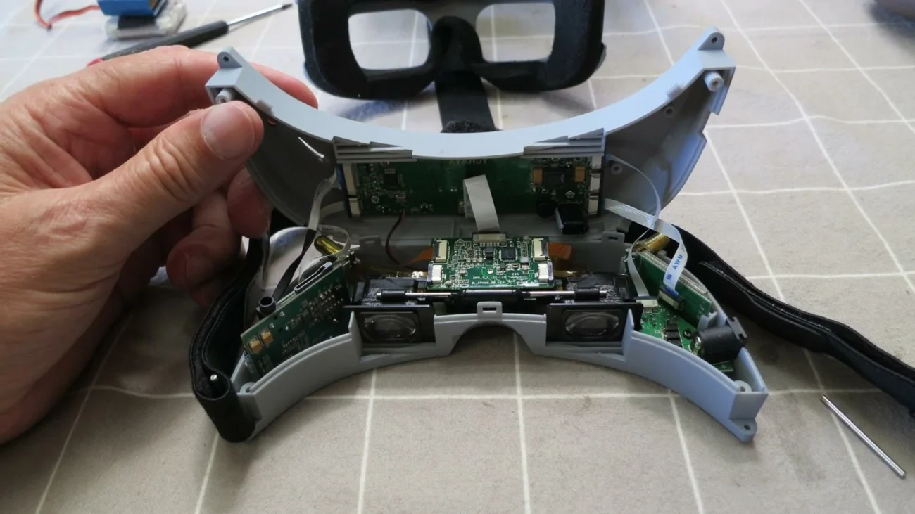 Internal FPV goggles receiver boards and antenna connections Internal FPV goggles receiver boards and antenna connections