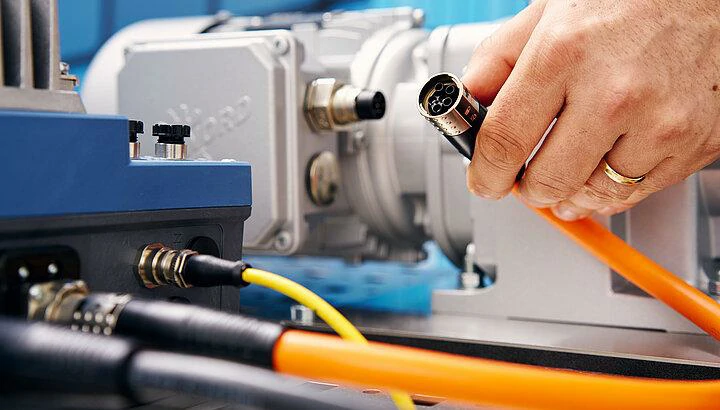 Industrial circular connector used with automation equipment and machinery Industrial circular connector used with automation equipment and machinery