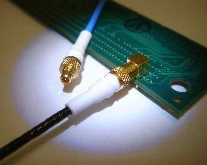 MMCX cable connected to a right-angle PCB mount RF socket MMCX cable connected to a right-angle PCB mount RF socket