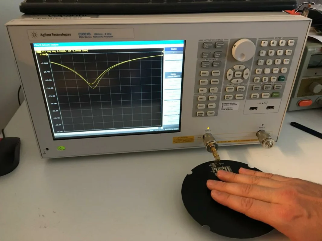 PCB RF return loss measurement using a vector network analyzer PCB RF return loss measurement using a vector network analyzer