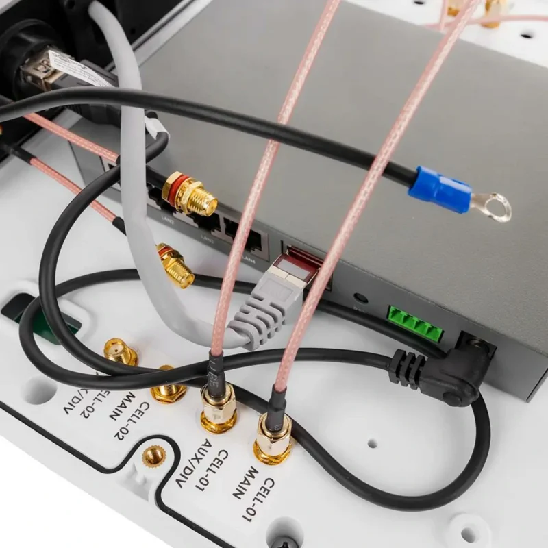 SMA antenna cables connected to cellular and wireless communication equipment SMA antenna cables connected to cellular and wireless communication equipment