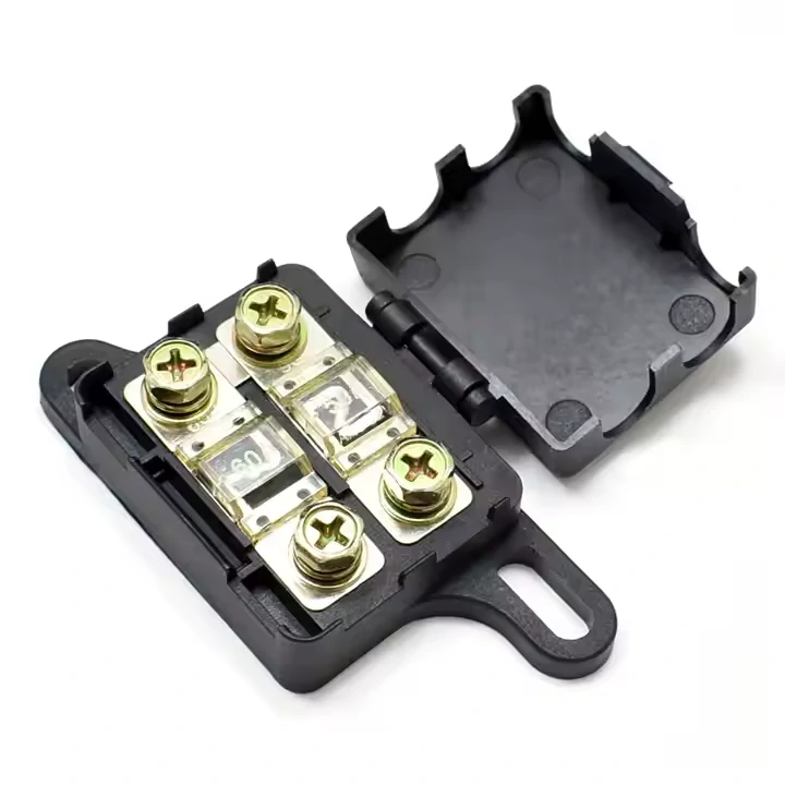 Blade fuse holder terminal contact design for stable electrical connection Blade fuse holder terminal contact design for stable electrical connection