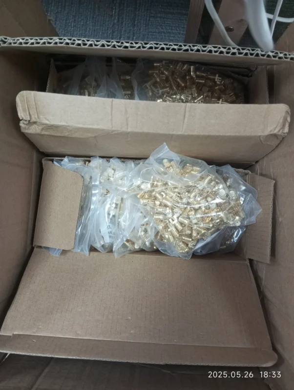 Bulk SMA and RP-SMA RF connectors packaged for production inspection Bulk SMA and RP-SMA RF connectors packaged for production inspection