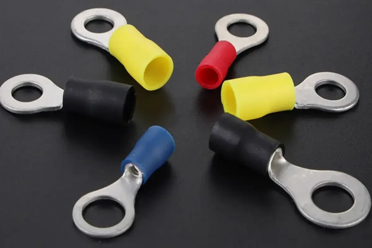 Multiple insulated ring terminal connectors in different colors for electrical wire crimping applications Multiple insulated ring terminal connectors in different colors for electrical wire crimping applications